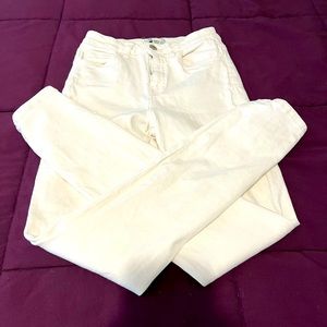 Like New!! Forever 21 White Denim Jeans. Size: 25